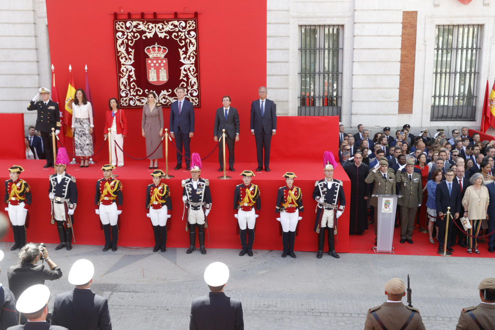 La presidenta de la Comunidad de Madrid, Isabel Díaz Ayuso, preside el acto cívico militar por el Dos de Mayo, Día de la Comunidad de Madrid, este martes en la Puerta del Sol desde el palco donde no está Bolaños.