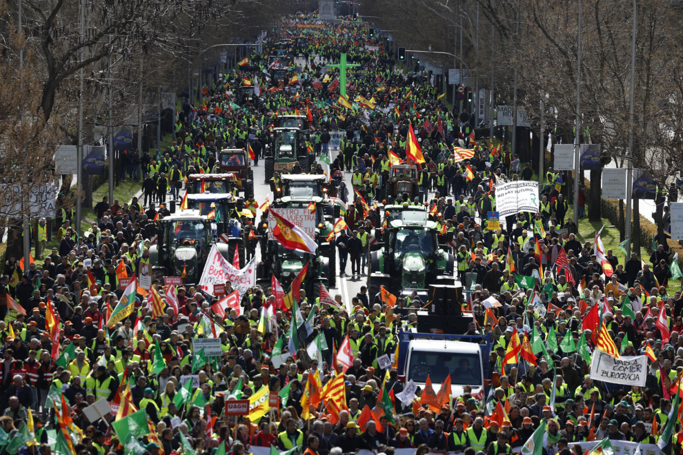 Miles de agricultores protestan por las calles de Madrid