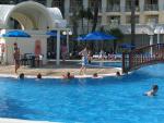 Un joven herido en Ibiza al lanzarse del balcón de su hotel a la piscina