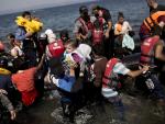 Muere un niño de un año que viajaba en una patera frente a la isla de Lesbos