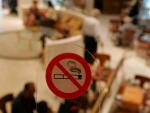 La hostelería reclama habitáculos cerrados sin servicio para los fumadores