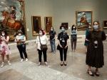 Varios visitantes en el primer día de apertura tras la pandemia del Museo del Prado
