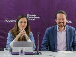 El secretario general de Podemos y vicepresidente de Derechos Sociales y Agenda 2030 del Gobierno, Pablo Iglesias, y la portavoz adjunta de Unidas Podemos en el Congreso, Ione Belarra