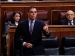 La bancada del Gobierno aplaude la defensa de Sánchez a Felipe González