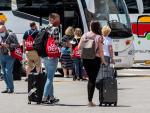 Vista de la llegada de los turistas en el Aeropuerto de Palma de Mallorca este domingo, que en el primer día del fin del estado de alarma recibe 25 vuelos internacionales.
