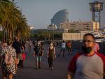 Imagen de ciudadanos paseando por Barcelona