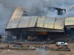 Confinan a la población afectada por incendio de una nave en El Hierro