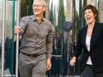Apple_iPhone-11-Pro-Apple-Watch-5-Availability_NY-Tim-Cook-and-Deirdre-O-Brien_092019_big.jpg.large