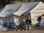 Varios niños refugiados que huyeron del campamento de Moria, en la isla griega de Lesbos