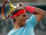 Rafa Nadal ejecuta un golpe durante la final de Roland Garros de 2020