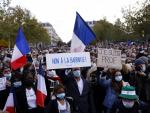 Manifestación en París en protesta por el asesinato de Samuel Paty