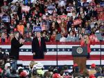 Donald Trump participó en un mitin con miles de personas y sin medidas de seguridad