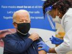 El presidente de Estados Unidos, Joe Biden, recibe la vacuna contra la Covid, el pasado 22 de diciembre