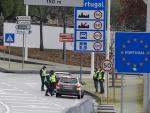 Agentes de la Policía portuguesa en la frontera Galicia-Portugal zona de Goián-Vilanova de Cerveira, en Pontevedra