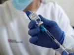 Los médicos recomiendan a Sanidad que amplíe vacuna de AstraZeneca a 65 años