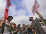 Un enfrentamiento entre supremacistas blancos y contramanifestantes antirracistas en Stone Mountain.