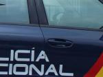 Un coche de Policía junto al hospital Bola Azul de Almería