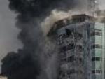 Israel derriba la torre Al Yalá, donde Al Jazeera y Associated Press tenían oficinas.