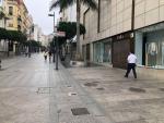 Tiendas cerradas en el Paseo del Revellín, la arteria comercial de Ceuta.