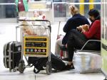 Viajeros turista España aeropuerto mascarilla coronavirus