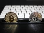 Bitcoin y Ether, las dos principales monedas del mundo cripto.