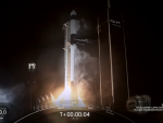 El cohete Falcon 9 de Spacex despega. Transporta la cápsula de carga Dragón, que tiene previsto dejar suministros en la Estación Espacial Internacional (EEI).