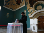 Los rusos participan en la segunda jornada de las elecciones parlamentarias.
