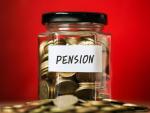 ¿Cuánto me quitan de la pensión si me jubilo con 63 o 64 años en 2023?