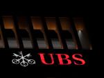 Vista del logo de UBS en las oficinas de Fráncfort.
