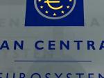 Sede del BCE en Fráncfort con nubarrones al fondo.