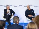 Powell y Lagarde debaten durante el pasado foro del BCE en Sintra.
