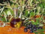 La OCU advierte de que el precio del aceite de oliva ya supera los 12 euros por litro