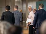 Lagarde se gira al término de la rueda de prensa del 14 de septiembre.