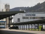 Fachada de la factoría Danone, a 31 de diciembre de 2023, en Salas, Asturias (España).