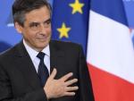 El escándalo sobre su mujer hace perder popularidad al favorito para presidir Francia