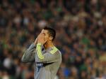 Cristiano Ronaldo se lamenta en un momento del choque. / AFP