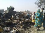 Las autoridades de Nigeria elevan a cien los muertos por el bombardeo contra un campamento de desplazados