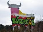 Pintan el toro de Algaida de la carretera de Manacor en "solidaridad" con Reconstrucción Comunista