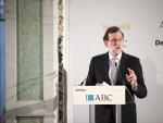 Rajoy evita confrontar con Aznar: "Yo vengo aquí a dar mis opiniones, no a comentar las de los demás"
