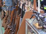 La Policía se incauta de 8.000 armas de guerras manipuladas de una red que las vendía a terroristas y delincuentes
