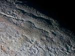 Identifican crestas de hielo en Plutón solo vistas en la Tierra