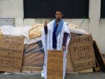 Un saharaui lleva 22 días en huelga de hambre frente a la Embajada de Marruecos para reclamar trabajo y derechos