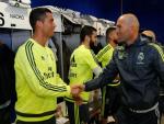 Zidane saludando a los jugadores en Valdebebas. / RealMadrid