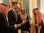 El rey Salman recibe a Felipe VI con todos los honores
