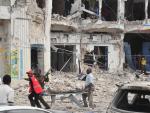 Doble explosión en un hotel de la capital de Somalia: ya hay ocho muertos