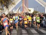 Más de 8.000 corredores participan en el "multitudinario" EDP Medio Maratón Sevilla 2017