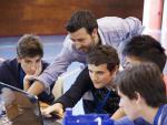Más de 80 estudiantes de Baleares participan en un programa educativo para dirigir su propia empresa en Internet