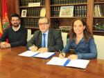 El juez decano y la alcaldesa firman un protocolo de actuación ante los desahucios