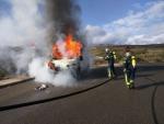 Bomberos de Algeciras intervienen en un incendio de vehículo y en otro de un cuarto de contadores eléctricos