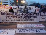 Unos 50 manteros reclaman en Barcelona frenar el "racismo policial" contra el colectivo